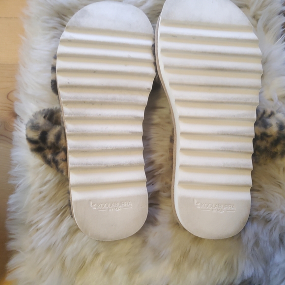 Koolaburra Slides VGUC Size 8 - Picture 9 of 9